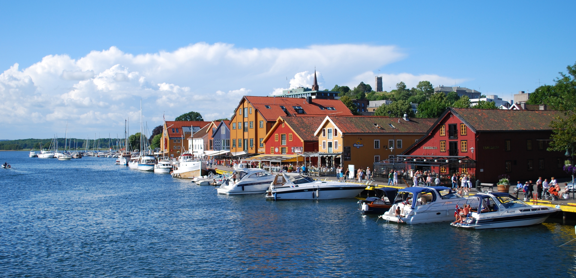 Brygga i Tønsberg. Foto: Helge Høifødt, CC BY-SA 3.0 via Wikimedia Commons